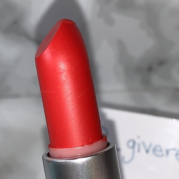 DANGEROUS NWOB Retro Matte Lipstick MAC - Picture 5 of 16